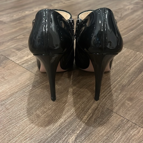 Beautiful Prada patent leather, pointy-toe booties! Size IT 38.5 / US 8. - Picture 4 of 8